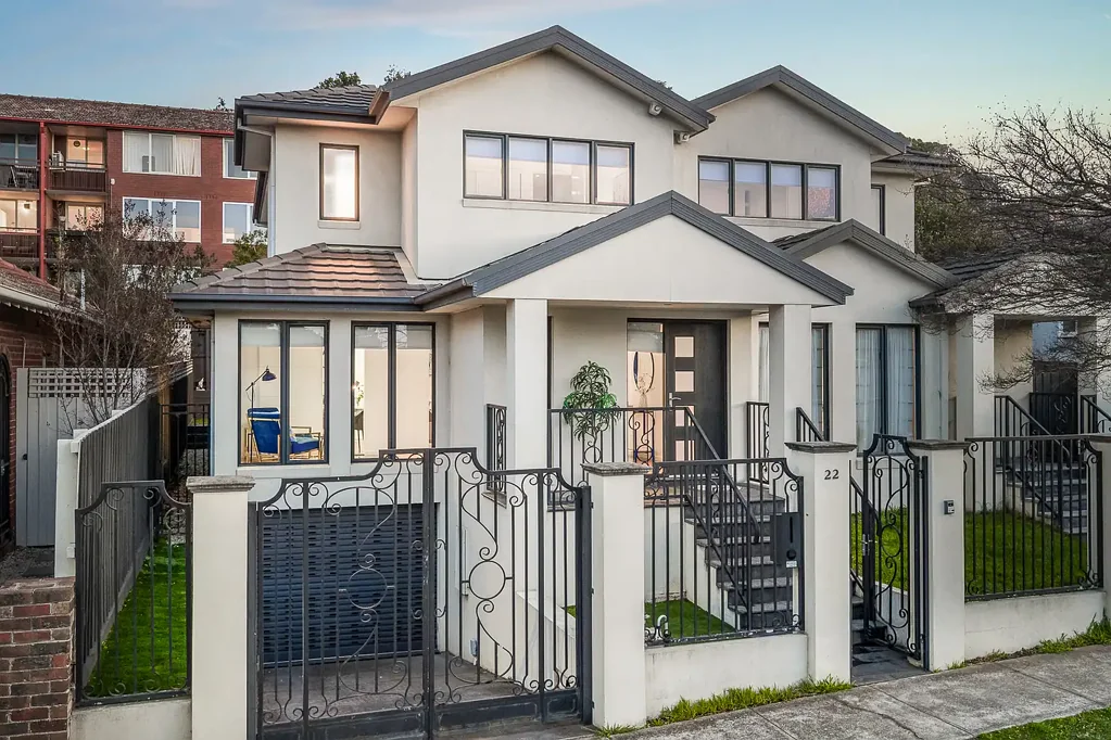 Toorak 3房 墨尔本顶级地址 精致生活方式 高端厨房设计 宽敞室内外空间 豪华主套房 优质建材与设施 无与伦比便利 Elegant Contemporary Living in Prestigious Toorak