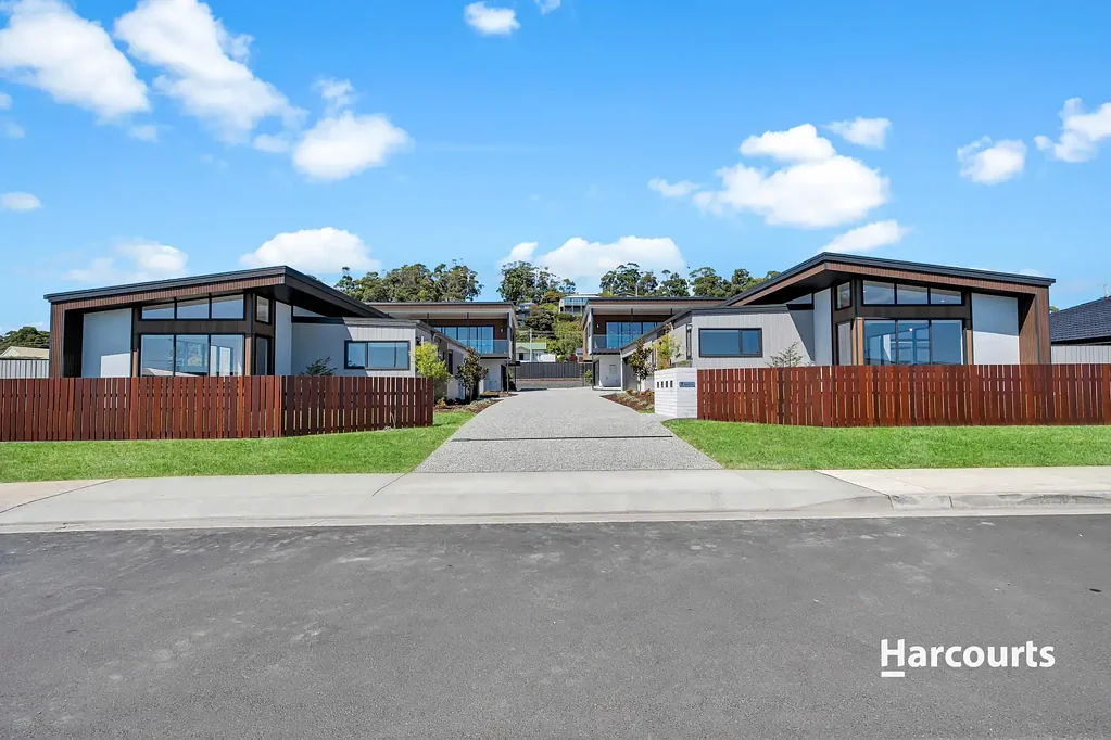 Villa 1/9 Emily Crescent, Somerset, TAS 7322