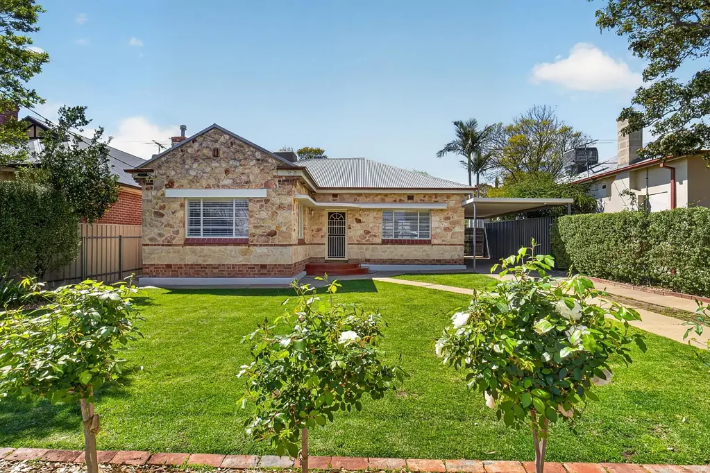 Lower Mitcham 3房  Character, comfort and effortless family living