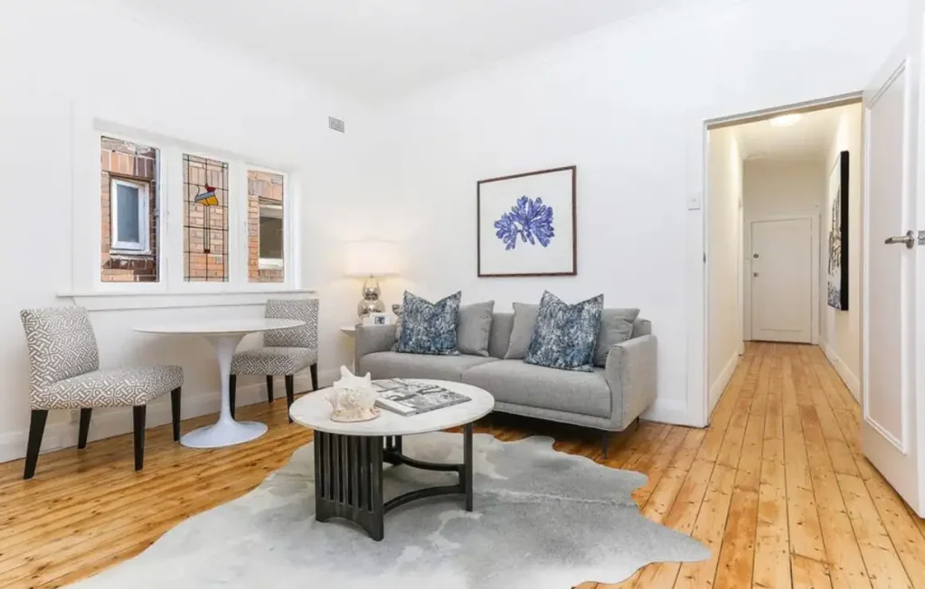 Top Floor Beachside Apartment in Boutique Block