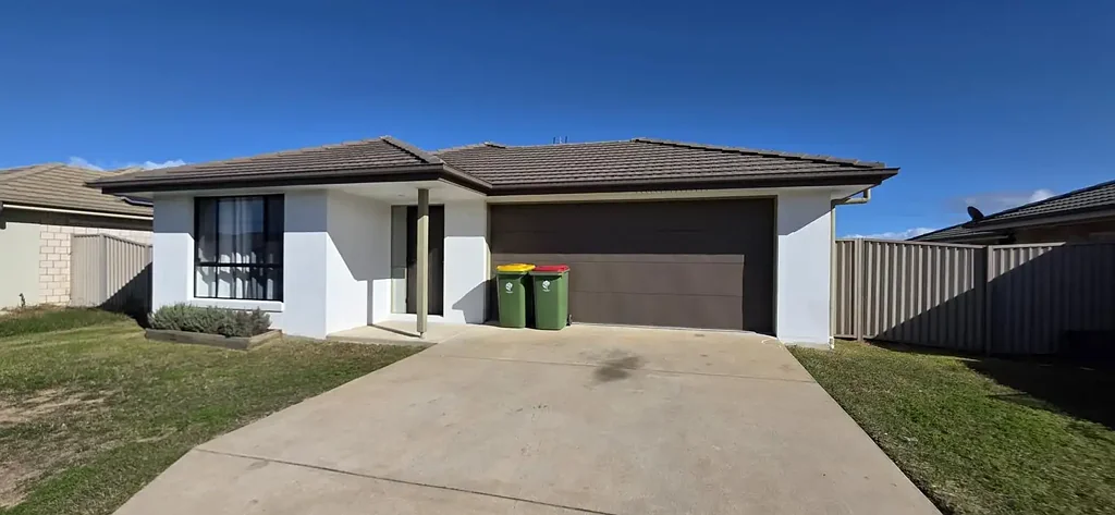 4 Bedroom, 2 Bathroom, 2 Car Lock Up Garage
