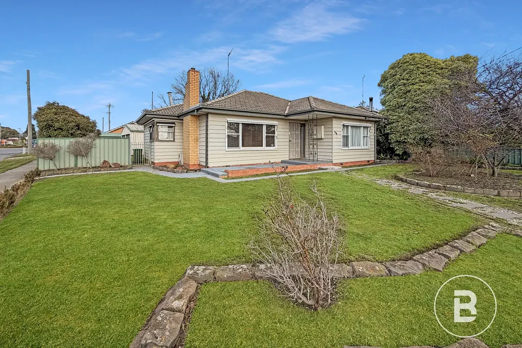THREE BEDROOM FAMILY HOME WITH SIDE ACCESS AND SHEDDING