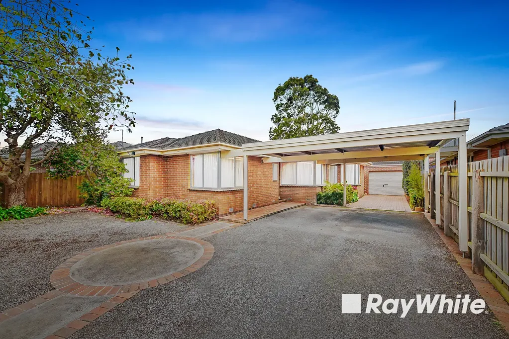 Dandenong 3બેડરૂમ IMPRESSIVE, MOVE IN READY FAMILY HOME IN CENTRAL LOCATION!!