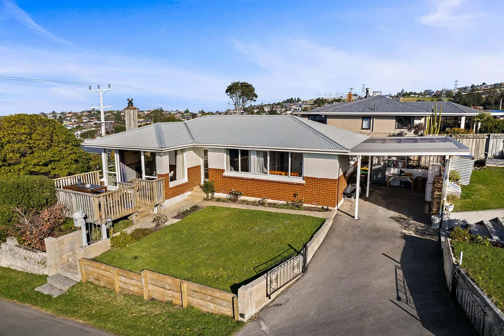 Helensburgh 3房  Sunny, Solid and Sought-After