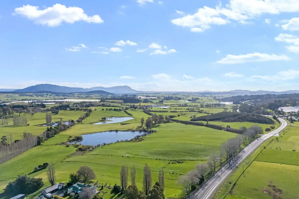 Deloraine "Hilltop Farm"