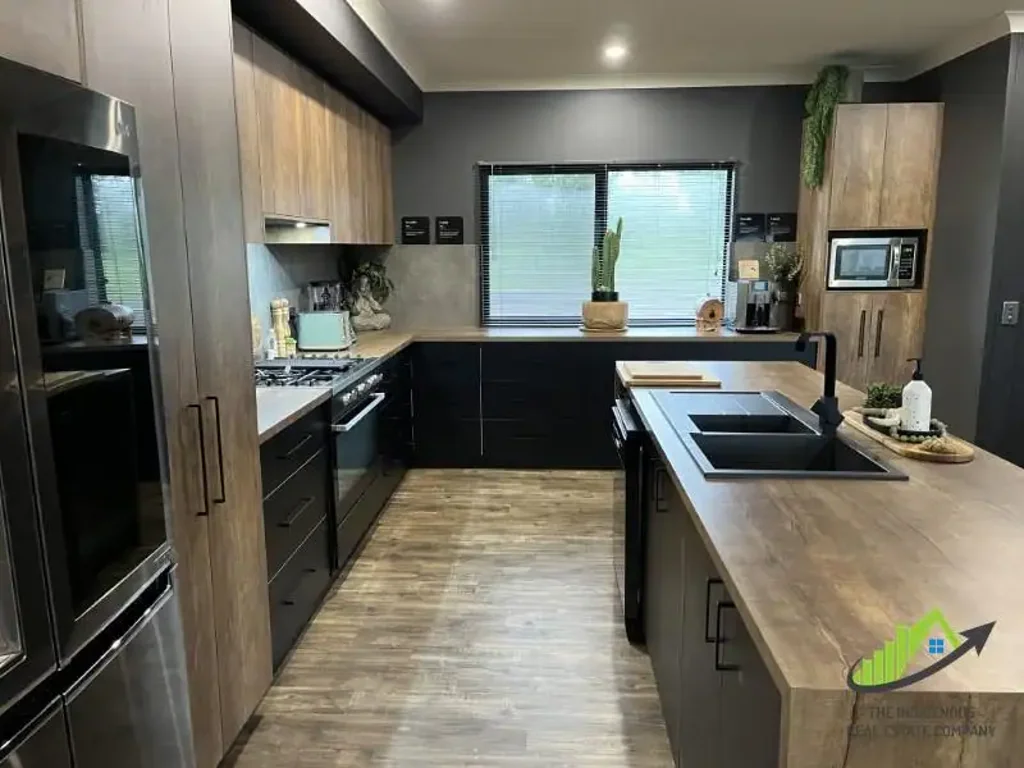 Berry Springs 4Zimmer UNDER CONTRACT Two year old built to impress - 4 bedroom home with a separate fully self-contained 1 bedroom granny flat on 11.6 Hectares