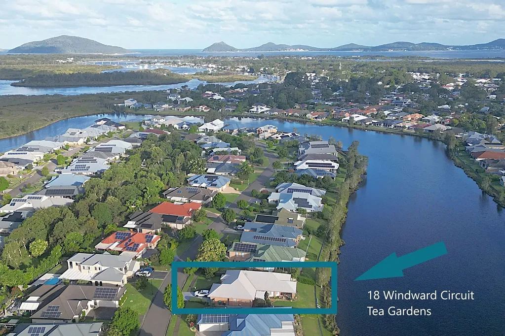 Tea Gardens 4 Bedroom Waterside living