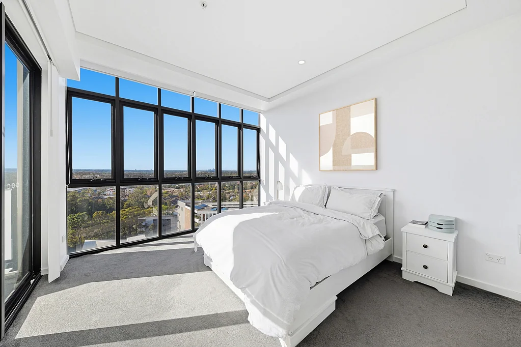 Homebush 1कमरा North-Facing Modern Living with Panoramic City/Harbour Bridge Views