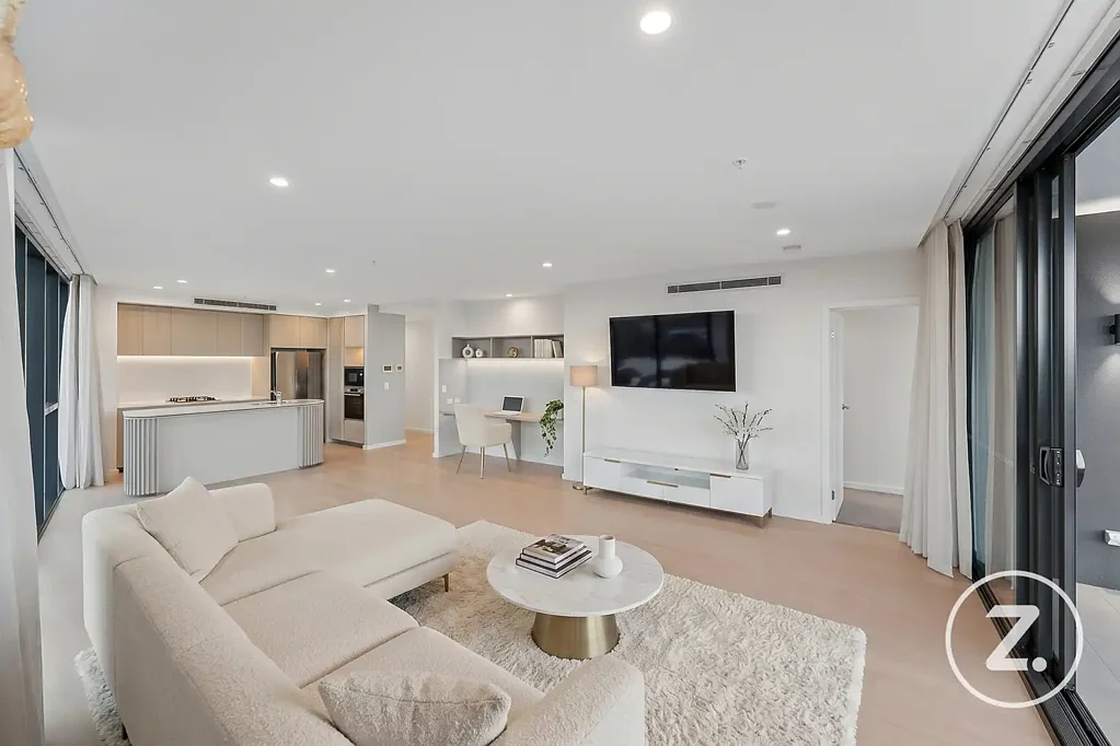 Labrador 3Moenga Exceptional Value – Owner Committed Elsewhere | Immediate Offers Invited | Rare 3 Side-by-Side Car Garage at Eve Residences