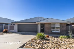 8 TINGWELL PL, Lloyd