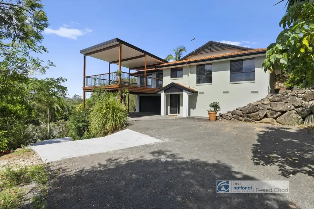 Banora Point 4Zimmer Renovated Coastal Haven with River Views - Rented at $1300pw