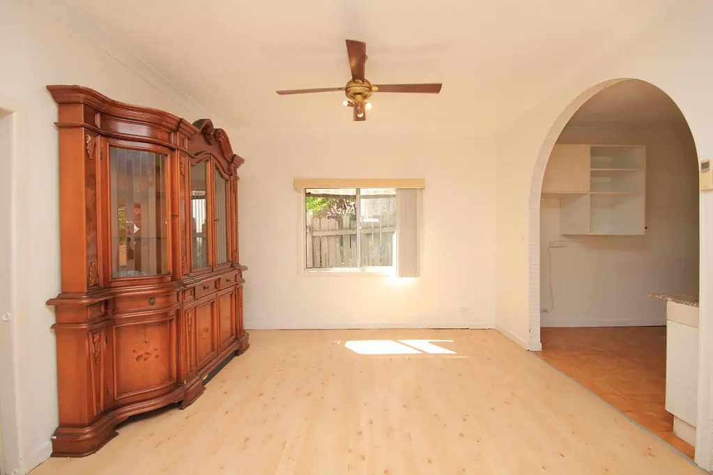 Self Contained Two Bedroom Rear of House - Water + Gas Included In Rent