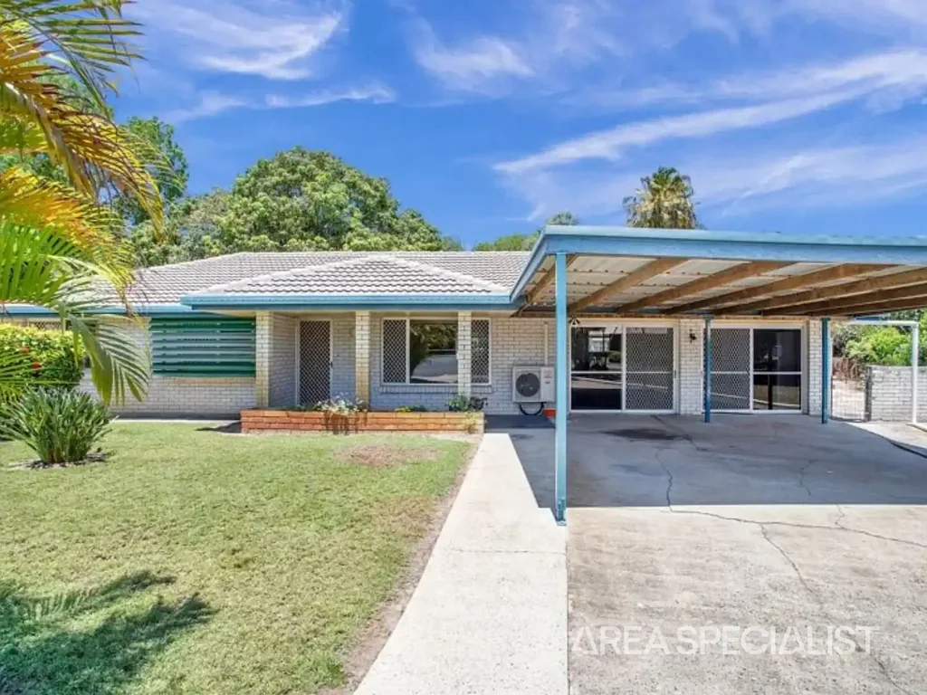Spacious Family Home with Three Bathrooms
