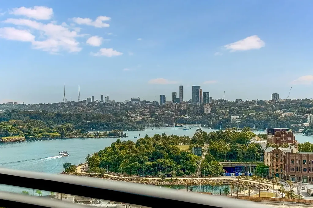 Designer 1 Bedroom + Study in the Heart of Barangaroo