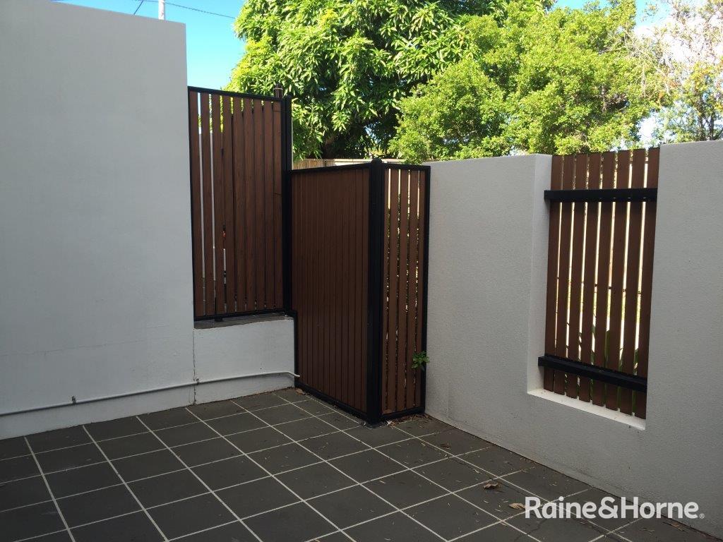 63 BARNEY ST, BARNEY POINT QLD 4680, 0 habitaciones, 0 baños, Townhouse