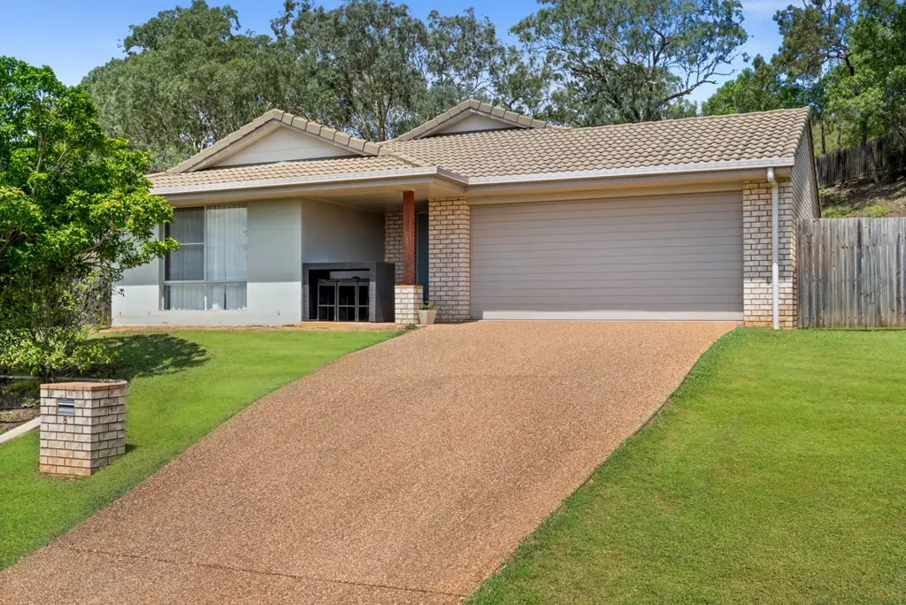 8 Mountain View Drive, Oakey, QLD 4401