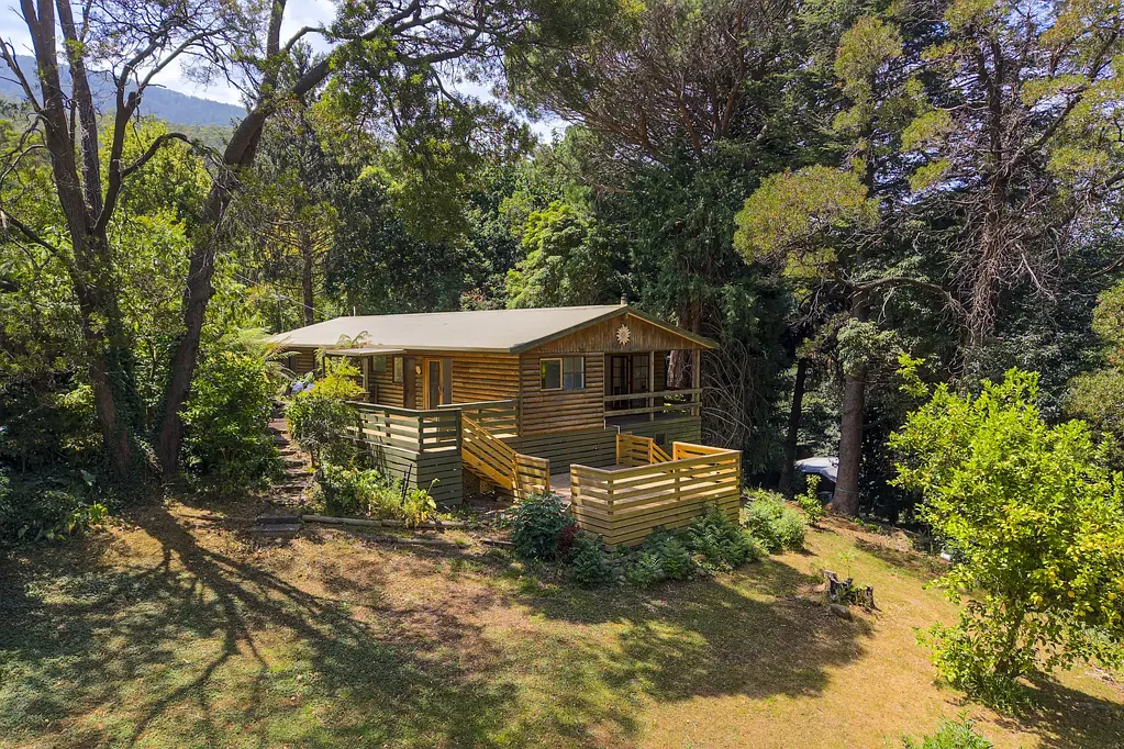 Warburton 3房  A BEAUTIFULLY RENOVATED LOG CABIN RETREAT