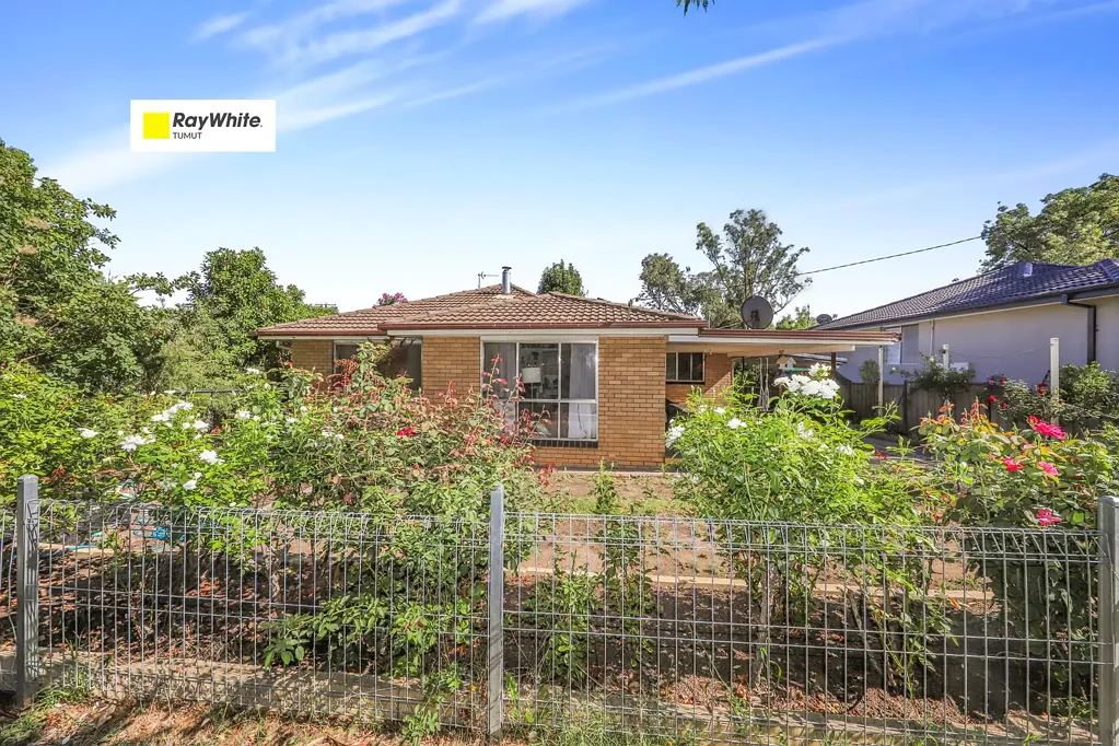 Tumut 3 Slaapkamer Brick Home!