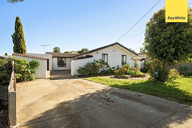 Labas ng Bahay - 4 Bell Court, Melton, VIC 3337