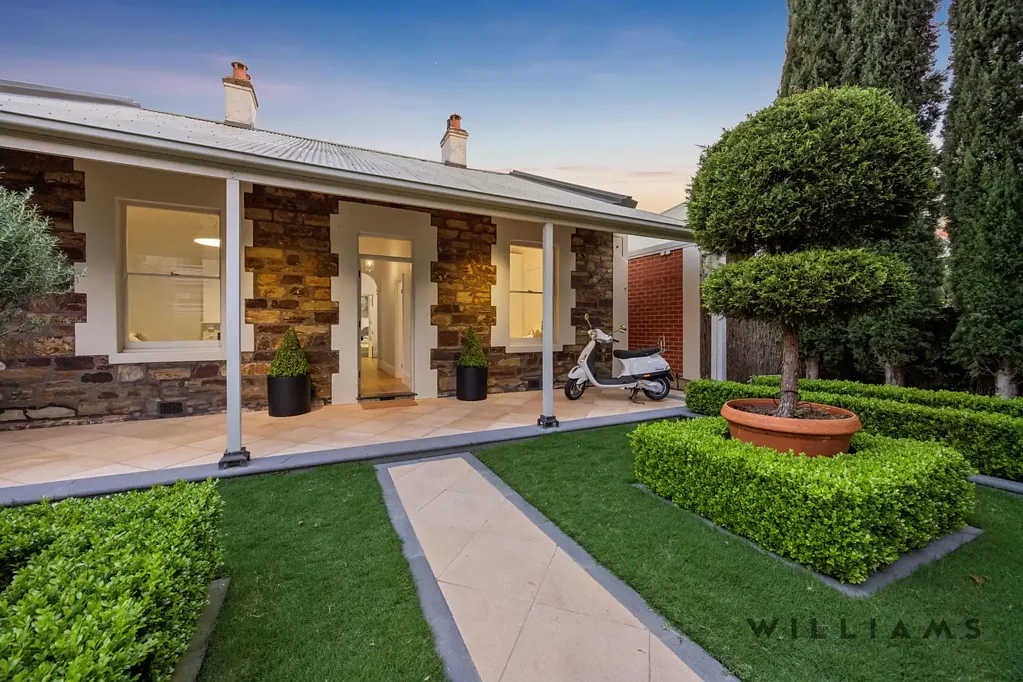 Kent Town 3房  DISTINGUISHED CHARACTER, TIMELESS PRESTIGE - BEAUTIFULLY RESTORED BLUESTONE COTTAGE, MINUTES FROM THE CBD