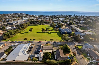 Christies Beach 3 Slaapkamer Open the Door to Space, Potential & Coastal Convenience
