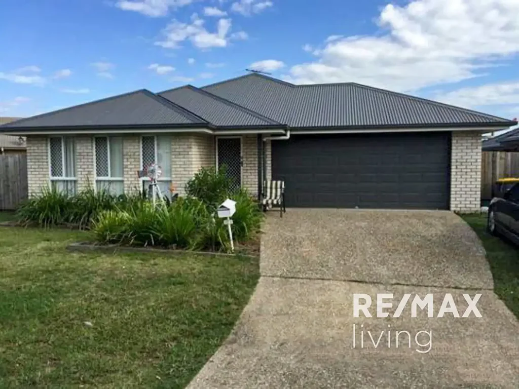 Spacious Family Home with Open Plan Living and Separate Media Room!!
