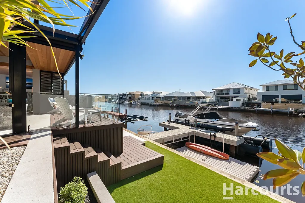 Dudley Park 5 Bedroom Luxury Redefined: Bespoke Mandurah Canal Home