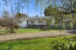 8 VAUGHAN AVE, Robertson