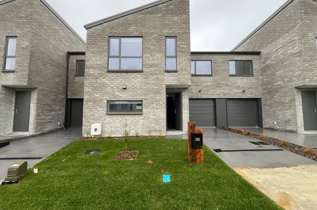 Fitzroy 3 Bedroom Brand-New Freehold Home in Popular Fitzroy