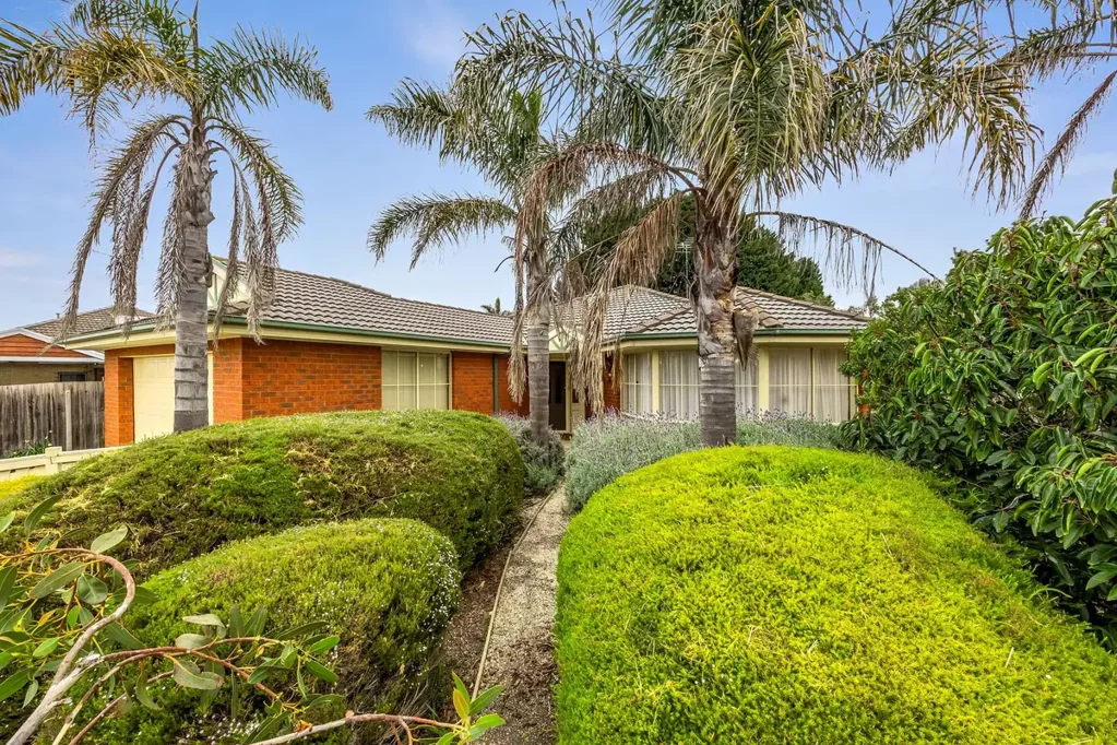 Torquay 4房  A BEAUTIFULLY MAINTAINED FAMILY HAVEN