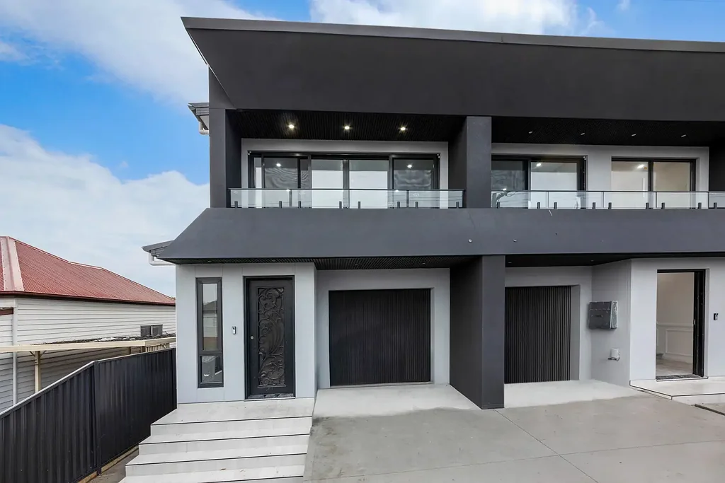 Stunning Brand New 3 Bedroom Triplex, Ensuite To Every Bedroom!!