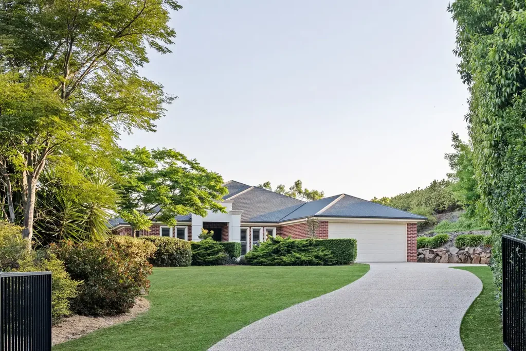 Glenvale 5ਬੈੱਡਰੂਮ A Modern Haven Framed by Sweeping Toowoomba Views