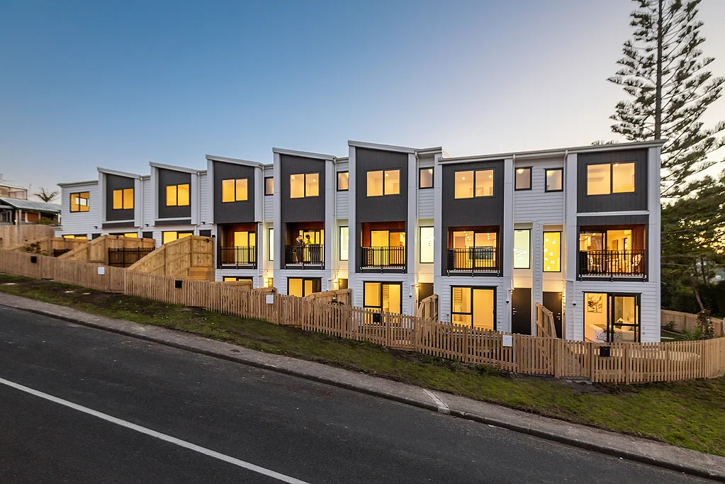 Torbay 3房 臻品海景联排别墅，海滩咫尺之遥，尽享现代优雅生活！ Elegant and Modern Coastal Townhouse