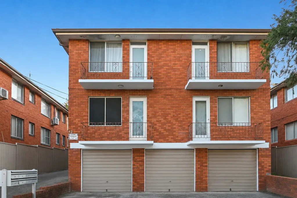 Lakemba 2 Slaapkamer Ground Floor Living with Private Garden Courtyard, Low Strata & Outstanding Convenience