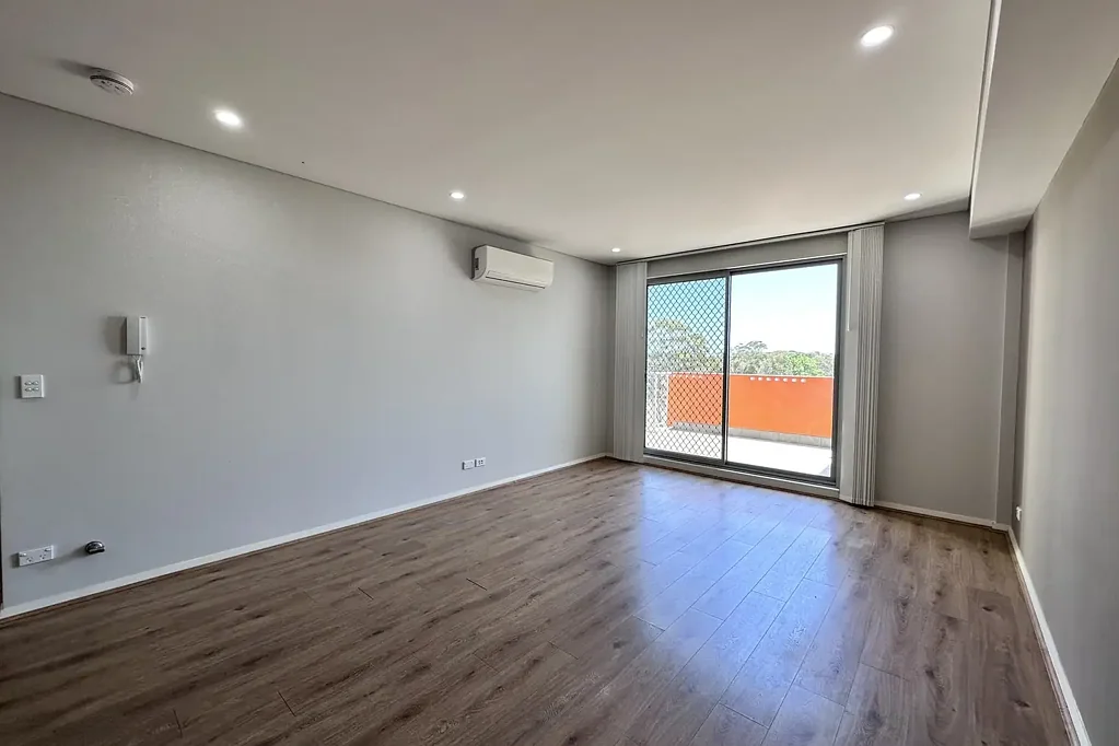 Two Bedroom Apartment for Lease - Short Walk to Quakers Hill Train Station!