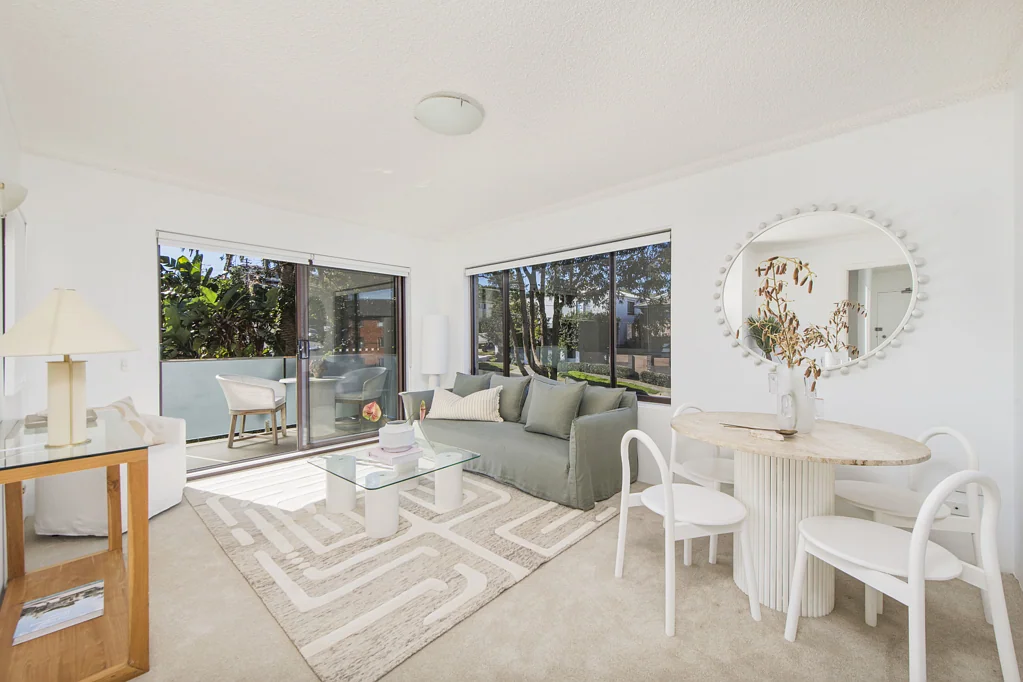 Freshwater 2 Slaapkamer North-facing Beachside apartment with oversized garage, 400m stroll to beach