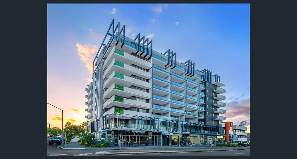 EXCELLENT LAYOUT 2 bedroom 1 bath apartment WITH car parks
