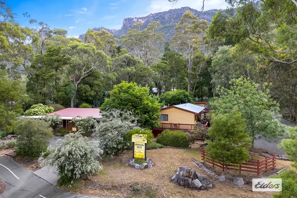 Halls Gap 17ਬੈੱਡਰੂਮ A Rare Gem In The Heart Of Halls Gap - Freehold Opportunity