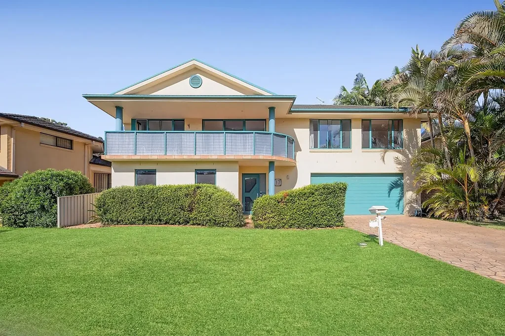 17 Bluewater Place, Sapphire Beach, NSW 2450