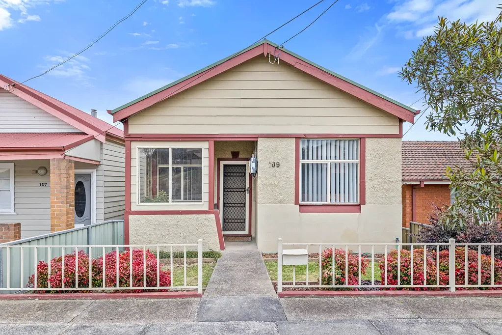 109 Martini Parade, Lithgow, NSW 2790