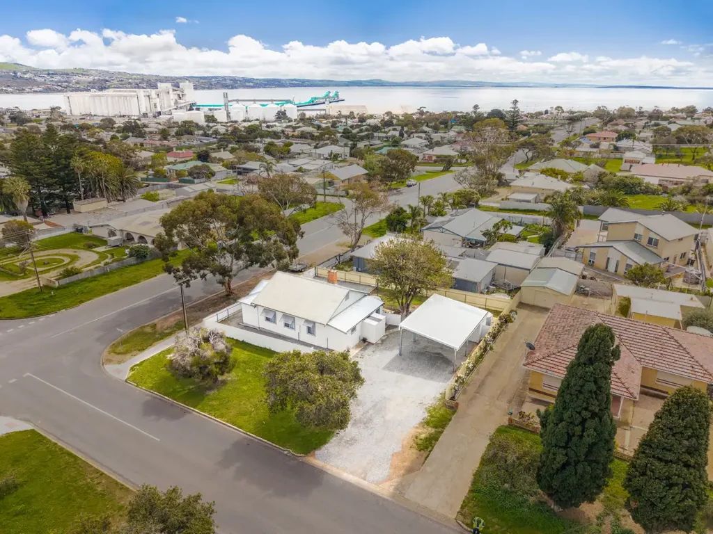 Port Lincoln 3બેડરૂમ Character, Comfort & Convenience in Kirton Point