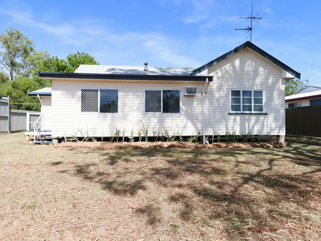 Injune 4部屋 Neat and Tidy Family Home