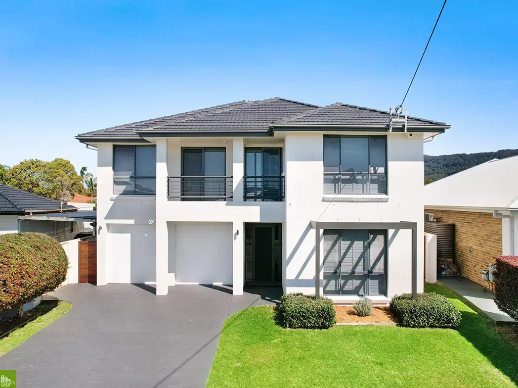 Woonona 4 Bedroom Ultimate Family Beachside Living
