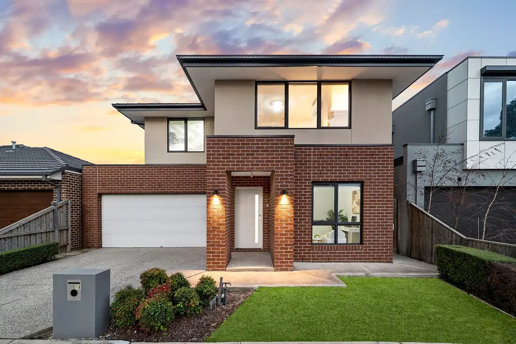 Hillside 4Kwarto Modern Family Living In A Lifestyle Location!