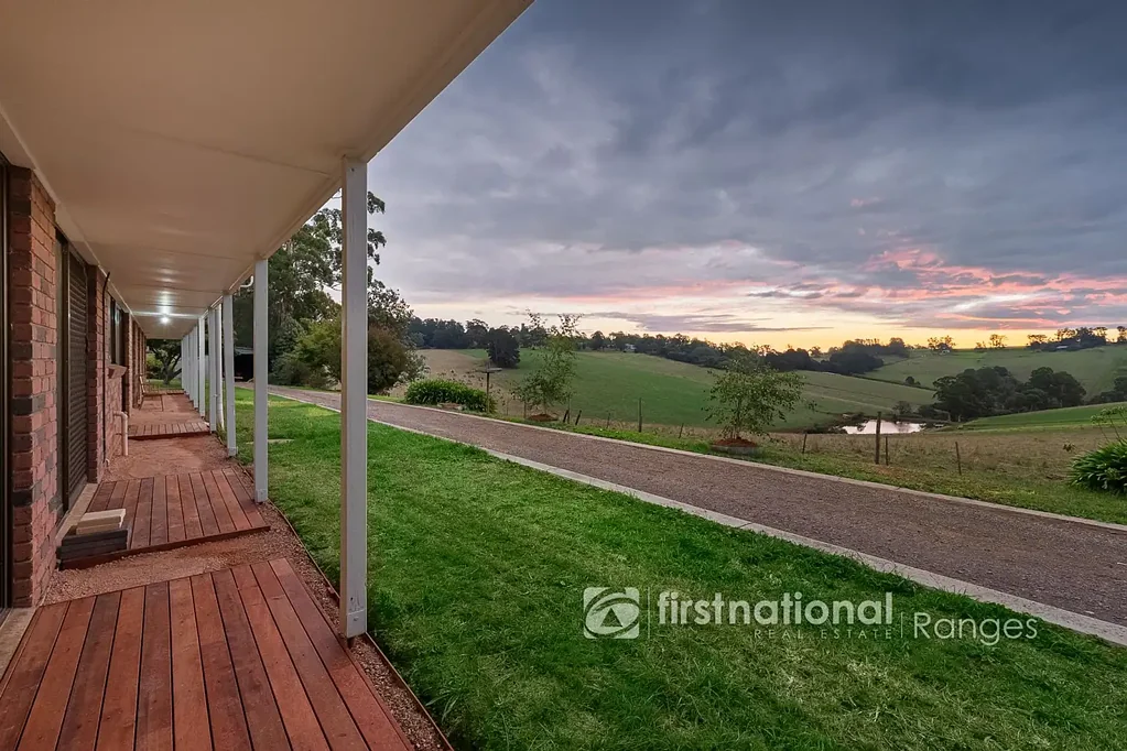 Gembrook 7침실 Dual Living Lifestyle with Breathtaking Views on nearly 1 acre on a sealed no-through road!