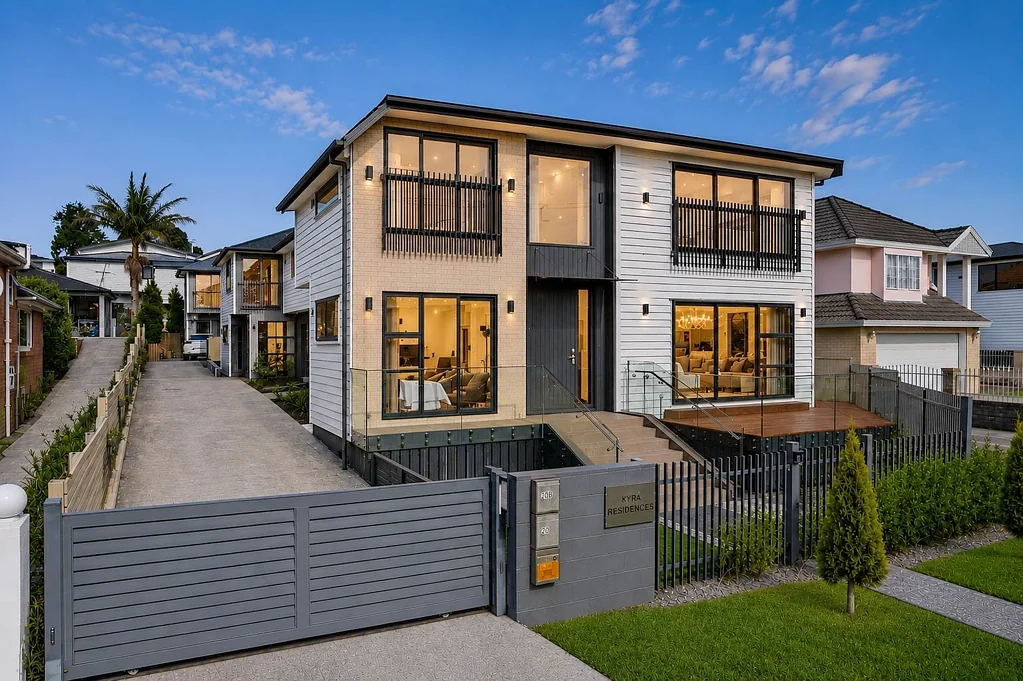 Hillsborough 5Zimmer Spacious, Fabulous and FreeHold !