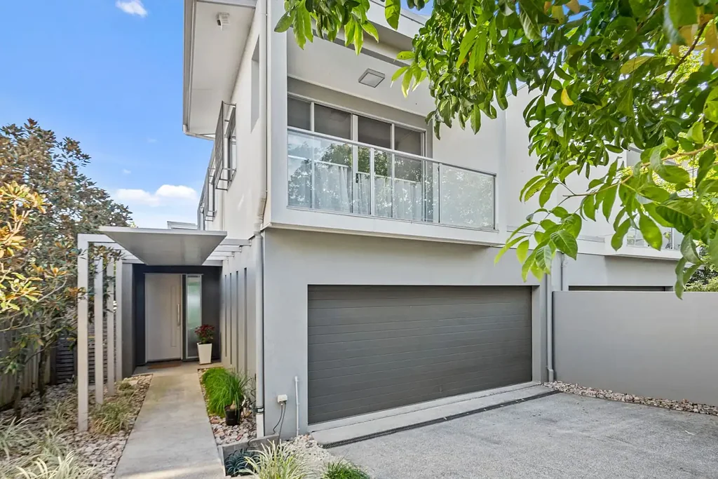 Yeronga 3 Slaapkamer Stylish Family Home in Prime Yeronga Location