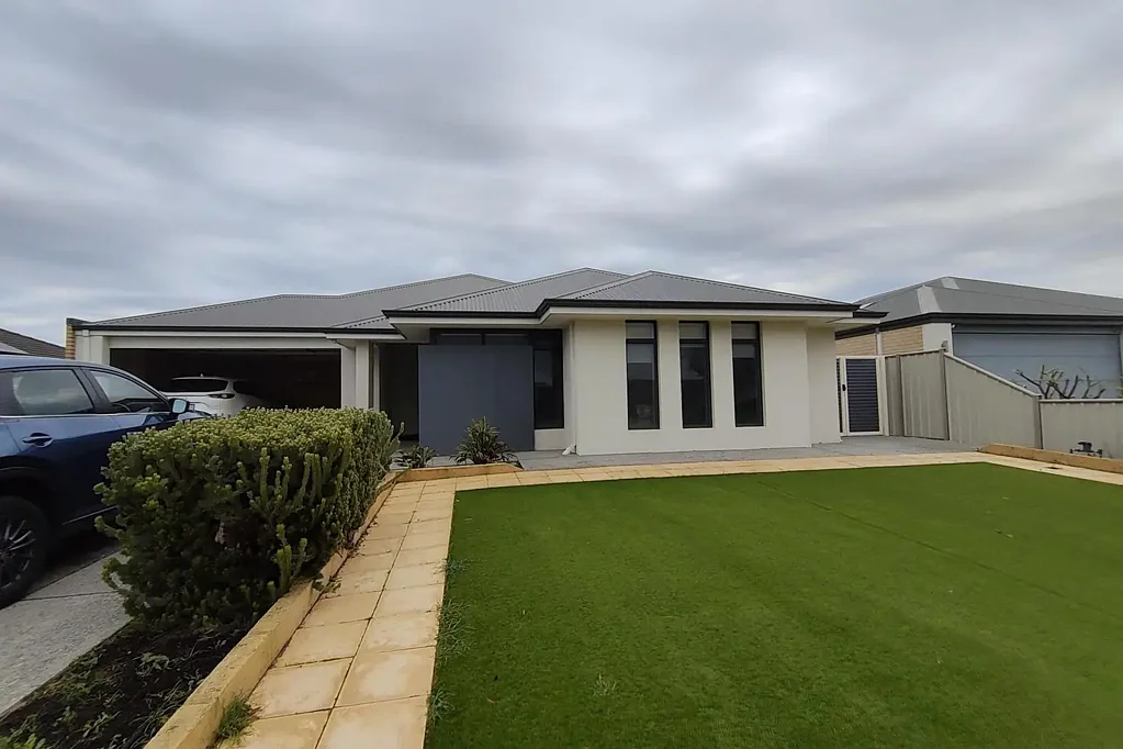 SPACIOUS FAMILY LIVING WITH STYLE & COMFORT