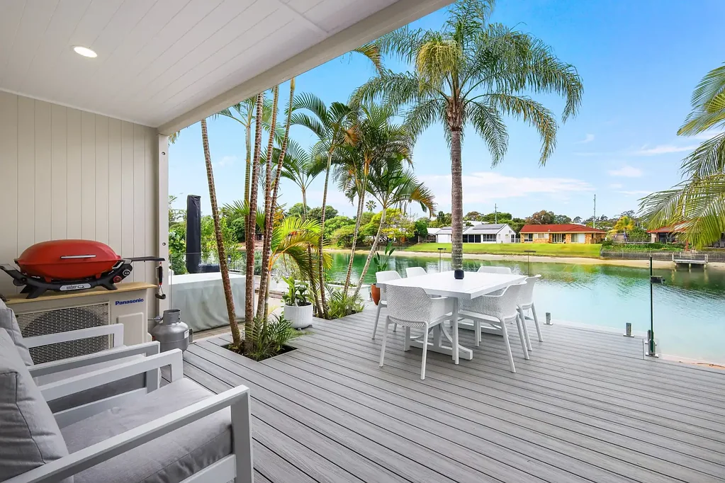 Elanora 3ਬੈੱਡਰੂਮ Luxury Lakeside Living – Spectacular Renovated Townhouse in Isle of Palms Resort