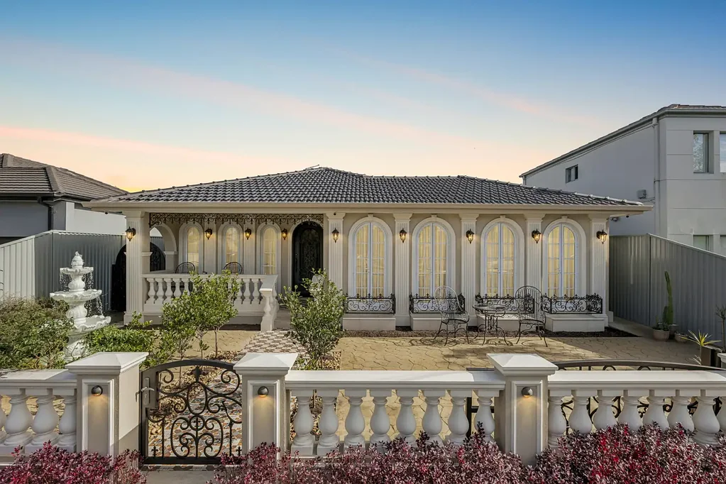Greenacre 7房  建筑宏伟，拥有三套独立住宅  Architectural Grandeur with Three Self-Contained Residences